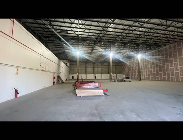 3,743M² WAREHOUSE TO LET IN SPARTAN